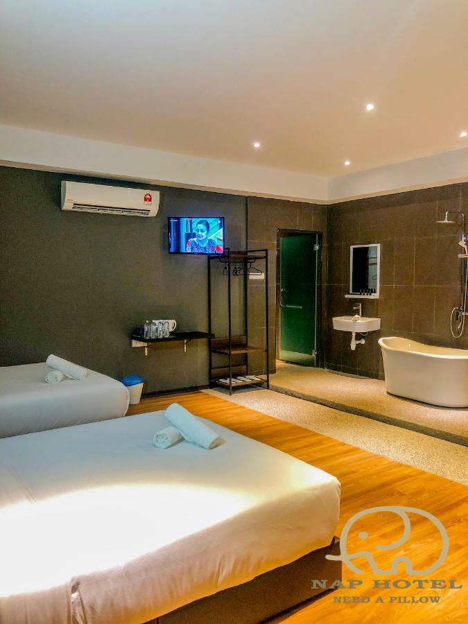 Nap Hotel Джохор Бахру Екстериор снимка